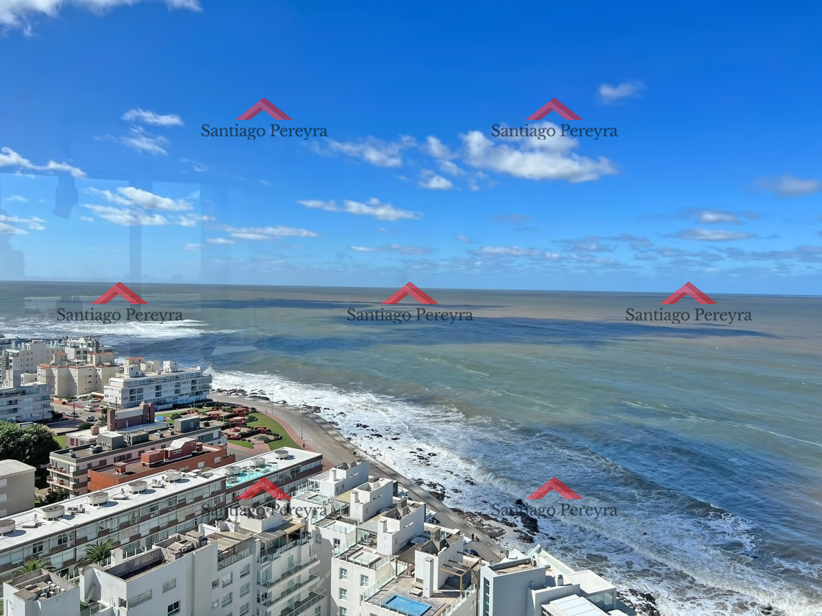 Apartamento ID.15581 - Apartamento en venta en Punta del Este, Tres dormitorios + servicio