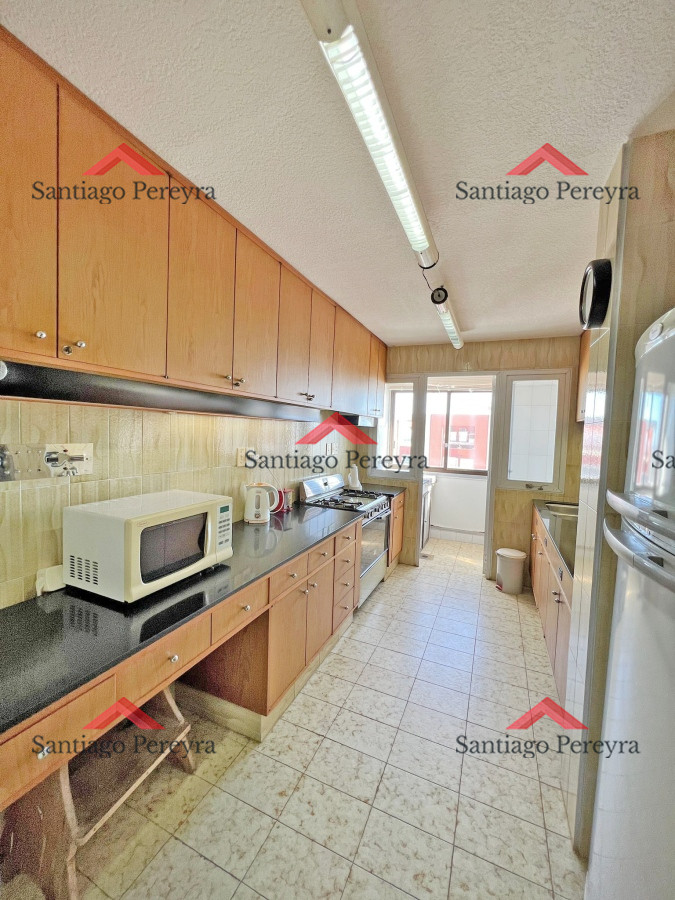 Apartamento ID.15581 - Apartamento en venta en Punta del Este, Tres dormitorios + servicio