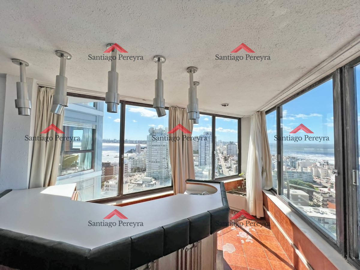 Apartamento ID.15581 - Apartamento en venta en Punta del Este, Tres dormitorios + servicio