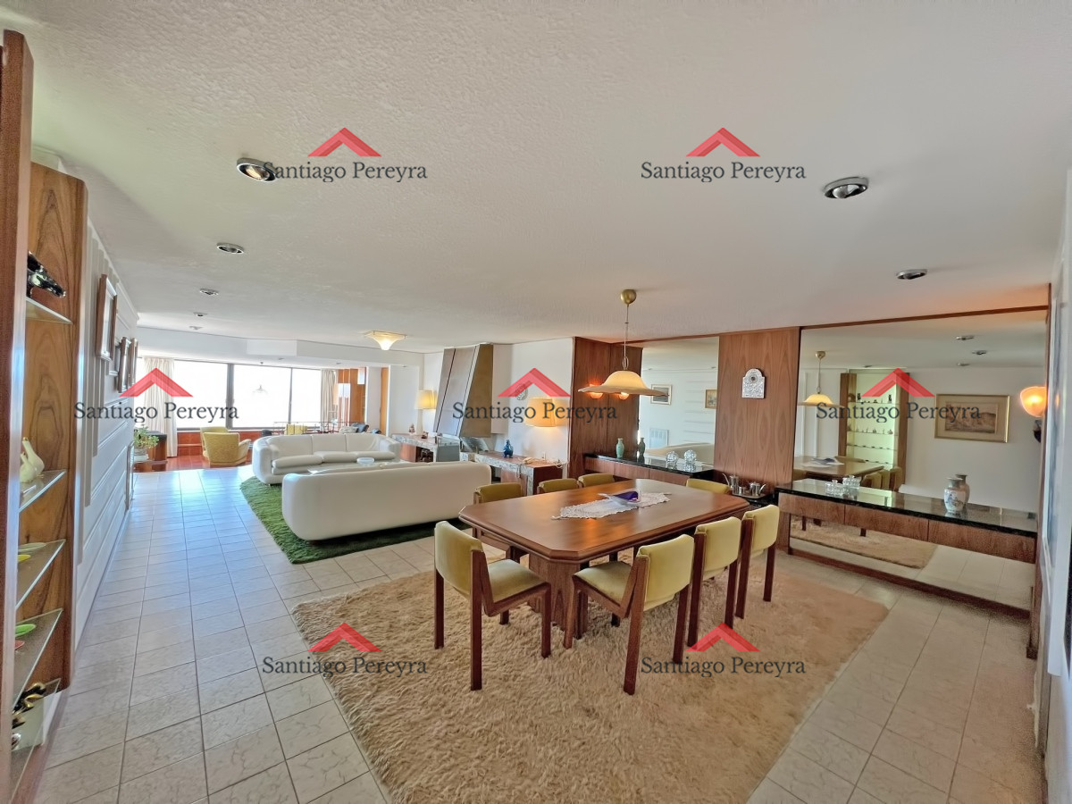 Apartamento ID.15581 - Apartamento en venta en Punta del Este, Tres dormitorios + servicio