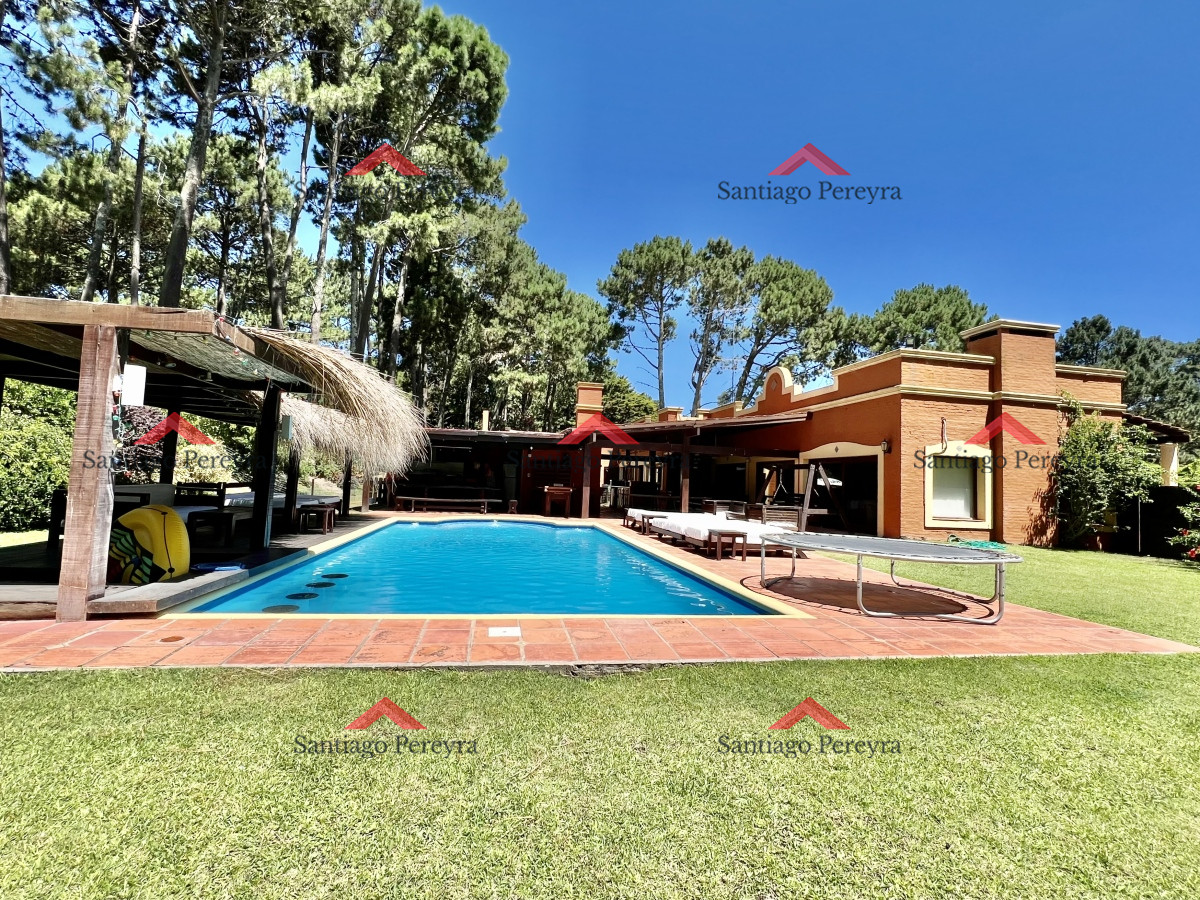Casa de 5 dormitorios en Burnett