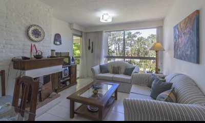 Apartamento en venta de tres dormitorios en la mansa.