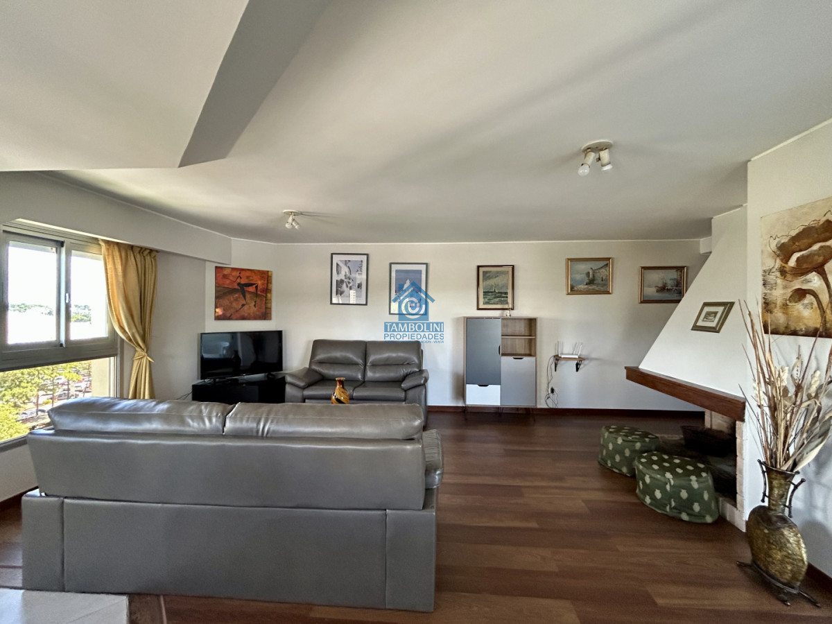 Apartamento ID.1166 - Alquiler anual usd 2200 mensuales- 3 dormitorios reciclado