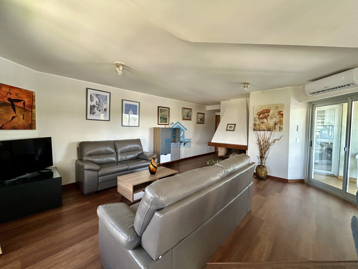Apartamento ID.1166 - Alquiler anual usd 2200 mensuales- 3 dormitorios reciclado