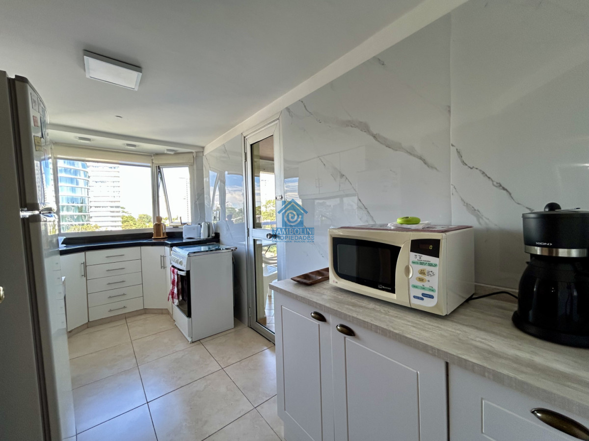 Apartamento ID.1166 - Alquiler anual usd 2200 mensuales- 3 dormitorios reciclado