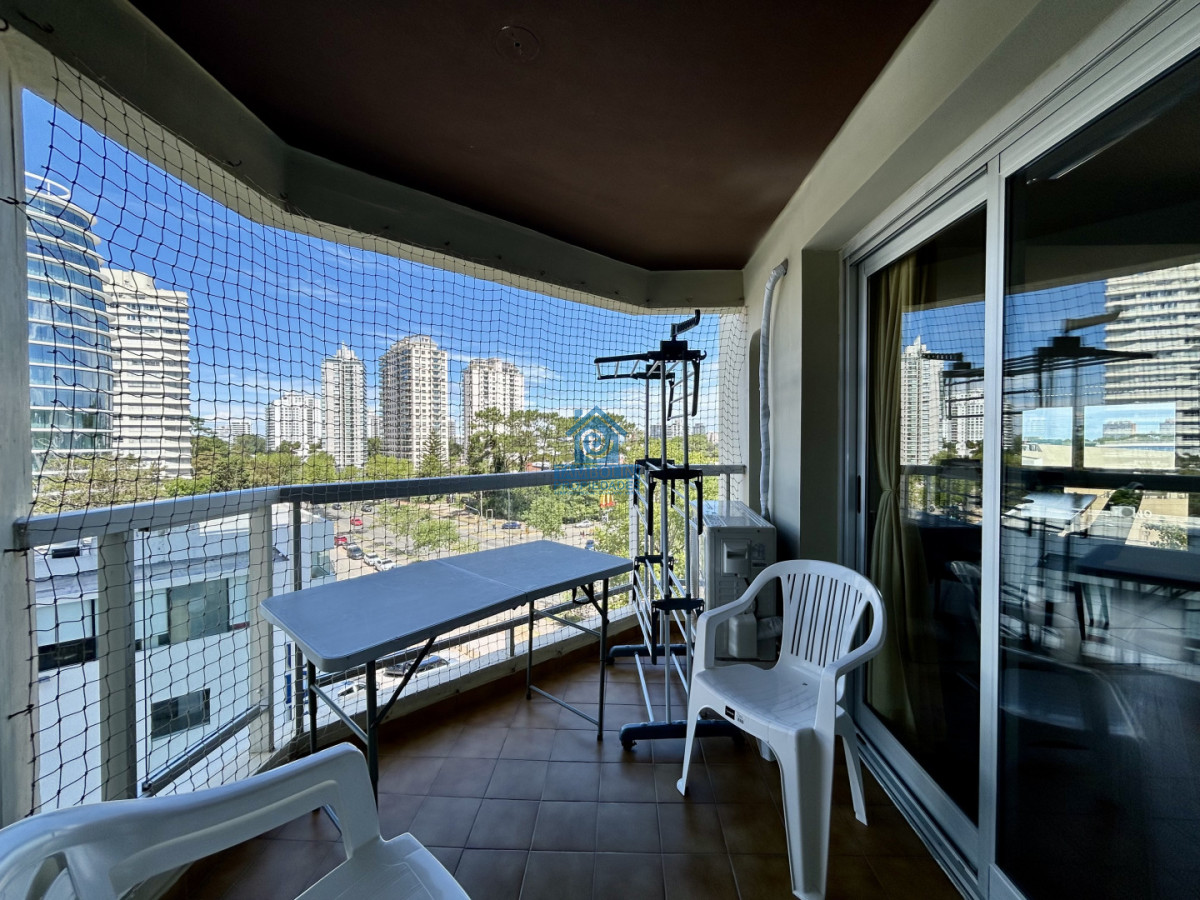 Apartamento ID.1166 - Alquiler anual usd 2200 mensuales- 3 dormitorios reciclado