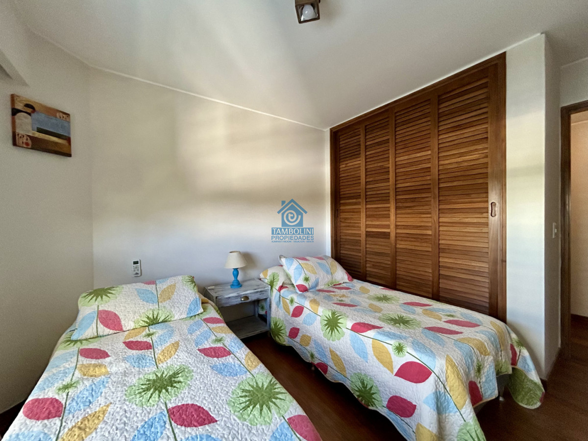 Apartamento ID.1166 - Alquiler anual usd 2200 mensuales- 3 dormitorios reciclado