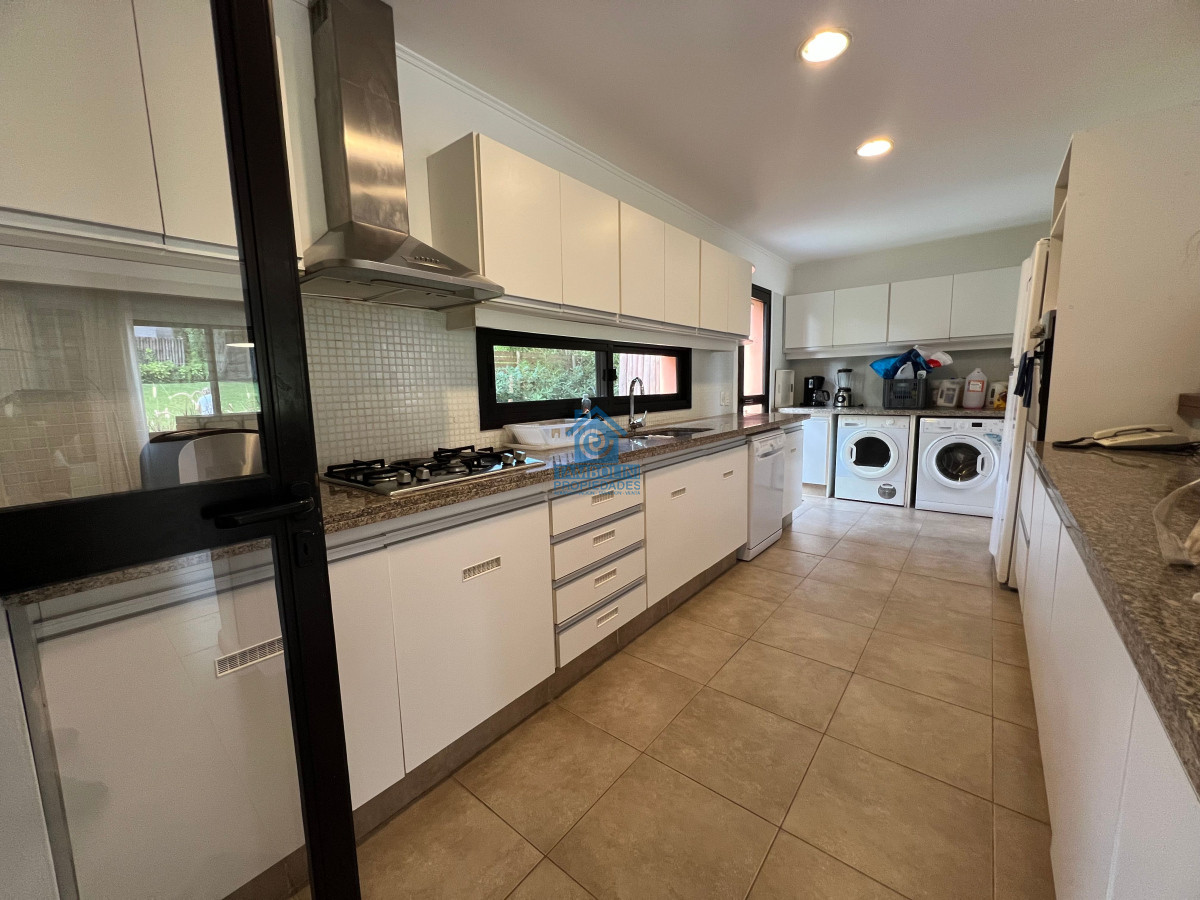 Casa ID.1220 - Alquiler anual y venta casa 2 dormitorios en Barrio privado