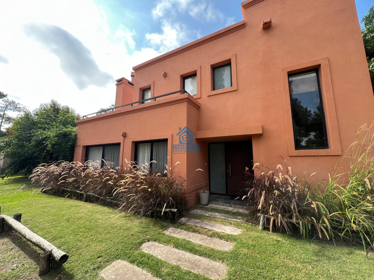 Casa ID.1220 - Alquiler anual y venta casa 2 dormitorios en Barrio privado