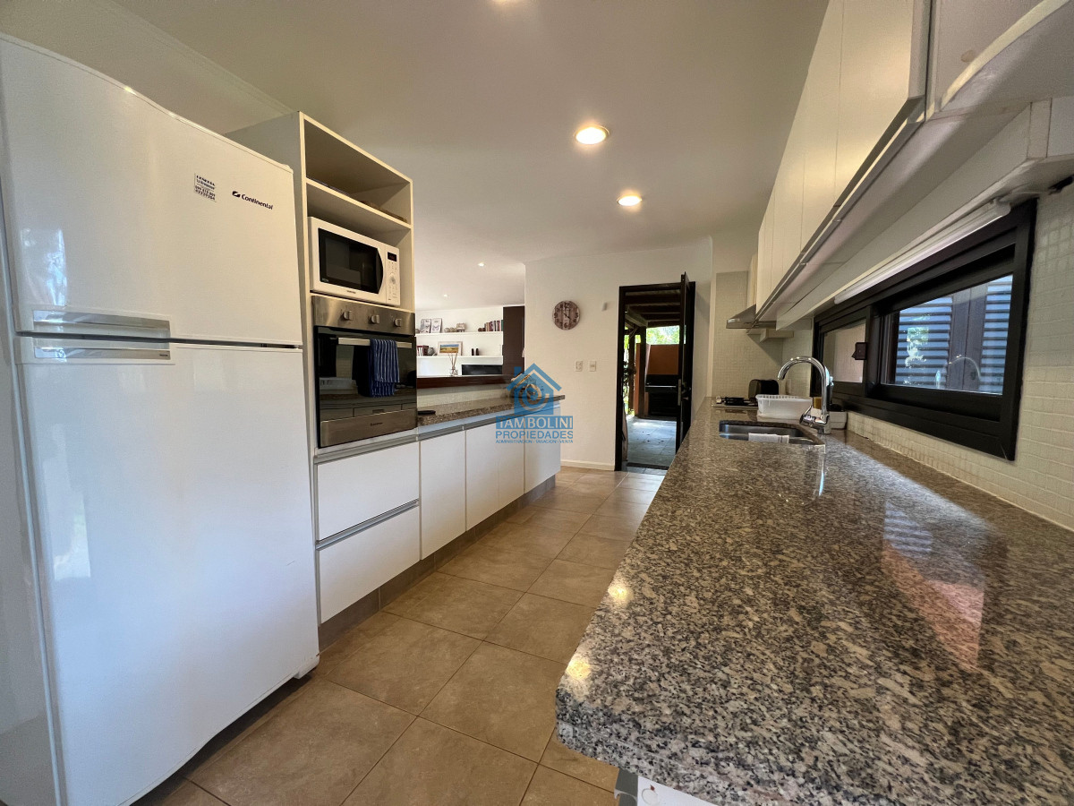 Casa ID.1220 - Alquiler anual y venta casa 2 dormitorios en Barrio privado
