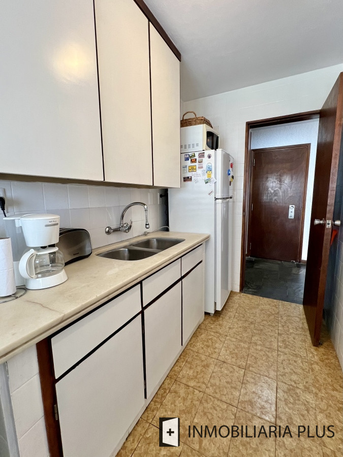 Apartamento ID.1220 - Alquiler de Apartamento de 1 Dormitorio a pasos de la playa Servicio de mucama, piscina, gimnasio y más
