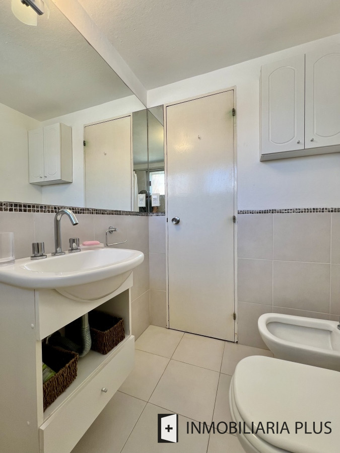 Apartamento ID.1220 - Alquiler de Apartamento de 1 Dormitorio a pasos de la playa Servicio de mucama, piscina, gimnasio y más