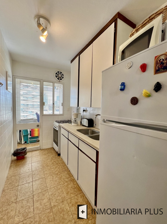 Apartamento ID.1220 - Alquiler de Apartamento de 1 Dormitorio a pasos de la playa Servicio de mucama, piscina, gimnasio y más