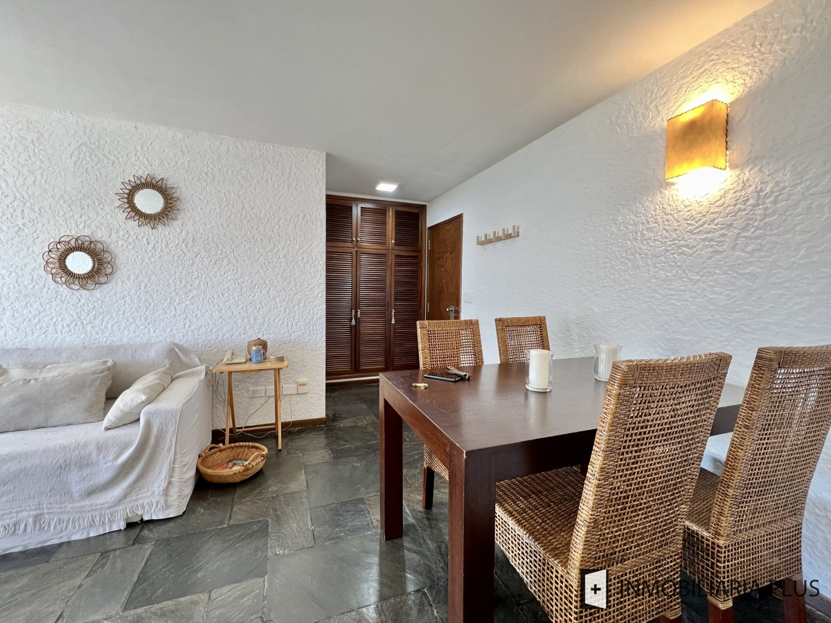 Apartamento ID.1220 - Alquiler de Apartamento de 1 Dormitorio a pasos de la playa Servicio de mucama, piscina, gimnasio y más