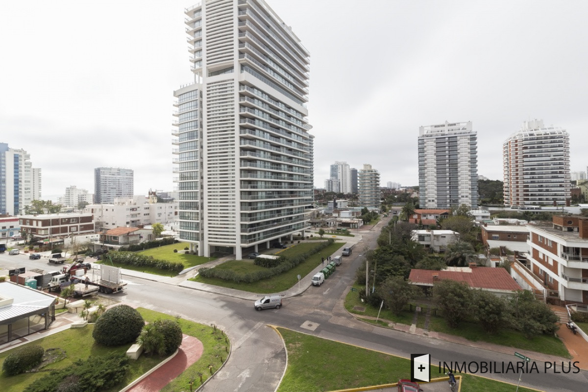 Apartamento ID.1220 - Alquiler de Apartamento de 1 Dormitorio a pasos de la playa Servicio de mucama, piscina, gimnasio y más