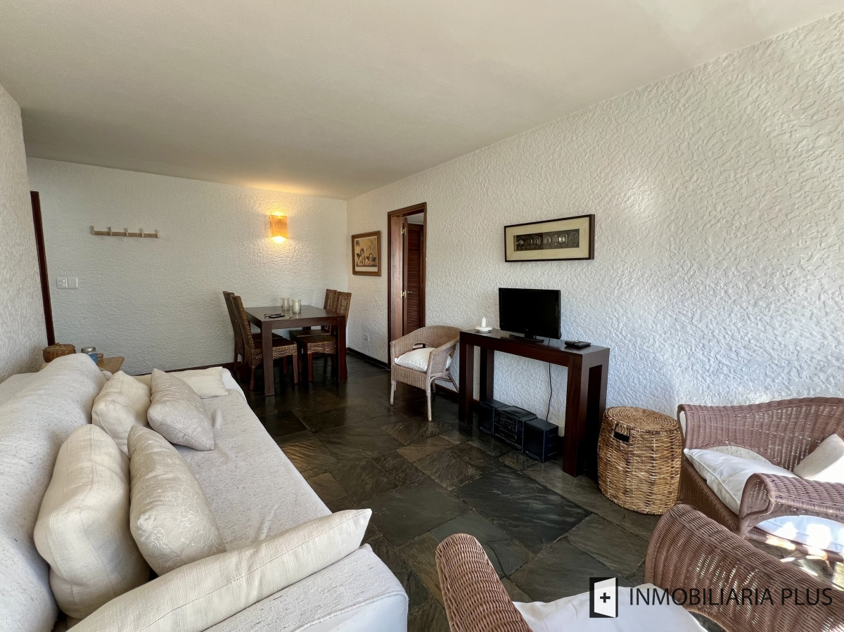Apartamento ID.1220 - Alquiler de Apartamento de 1 Dormitorio a pasos de la playa Servicio de mucama, piscina, gimnasio y más