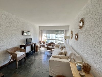 Alquiler de Apartamento de 1 Dormitorio a pasos de la playa Servicio de mucama, piscina, gimnasio y más