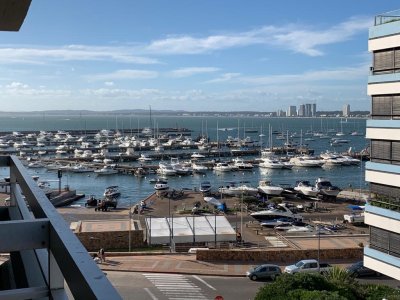  Alquilo Apartamento en la Península con vista al Puerto y pasos de la Playa de Punta del Este