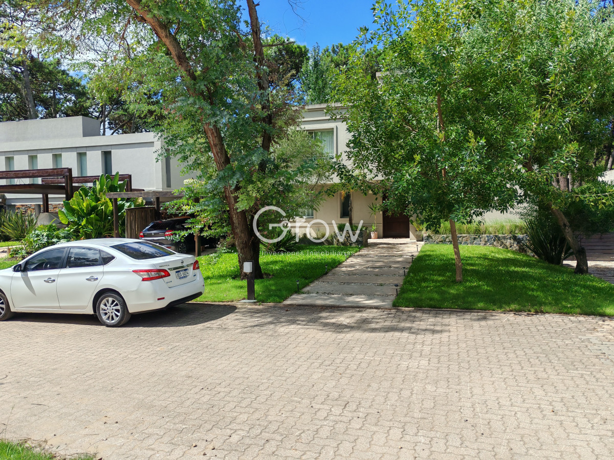 Casa ID.2078 - Casa en Barrio privado en venta 