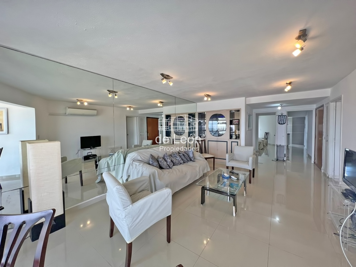 Apartamento ID.15183 - Apartamento en venta y alquiler en Brava Punta del Este, 2 dormitorios, 3 baños