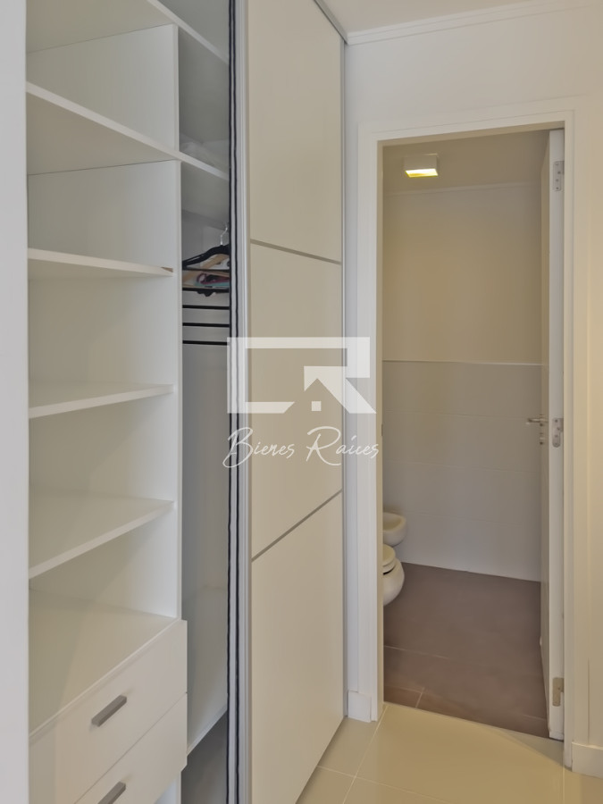 Apartamento ID.824 - Apartamento en venta y alquiler en Brava Punta del Este, 2 dormitorios, 2 baños