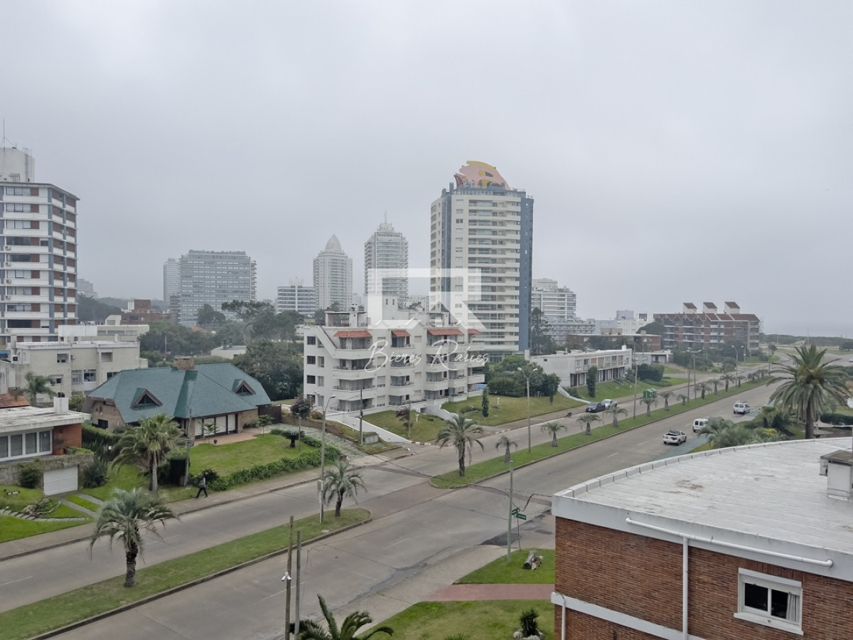 Apartamento ID.824 - Apartamento en venta y alquiler en Brava Punta del Este, 2 dormitorios, 2 baños