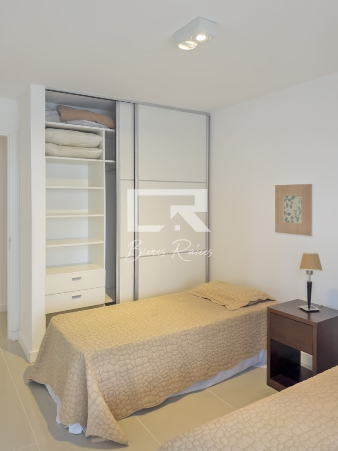 Apartamento ID.824 - Apartamento en venta y alquiler en Brava Punta del Este, 2 dormitorios, 2 baños