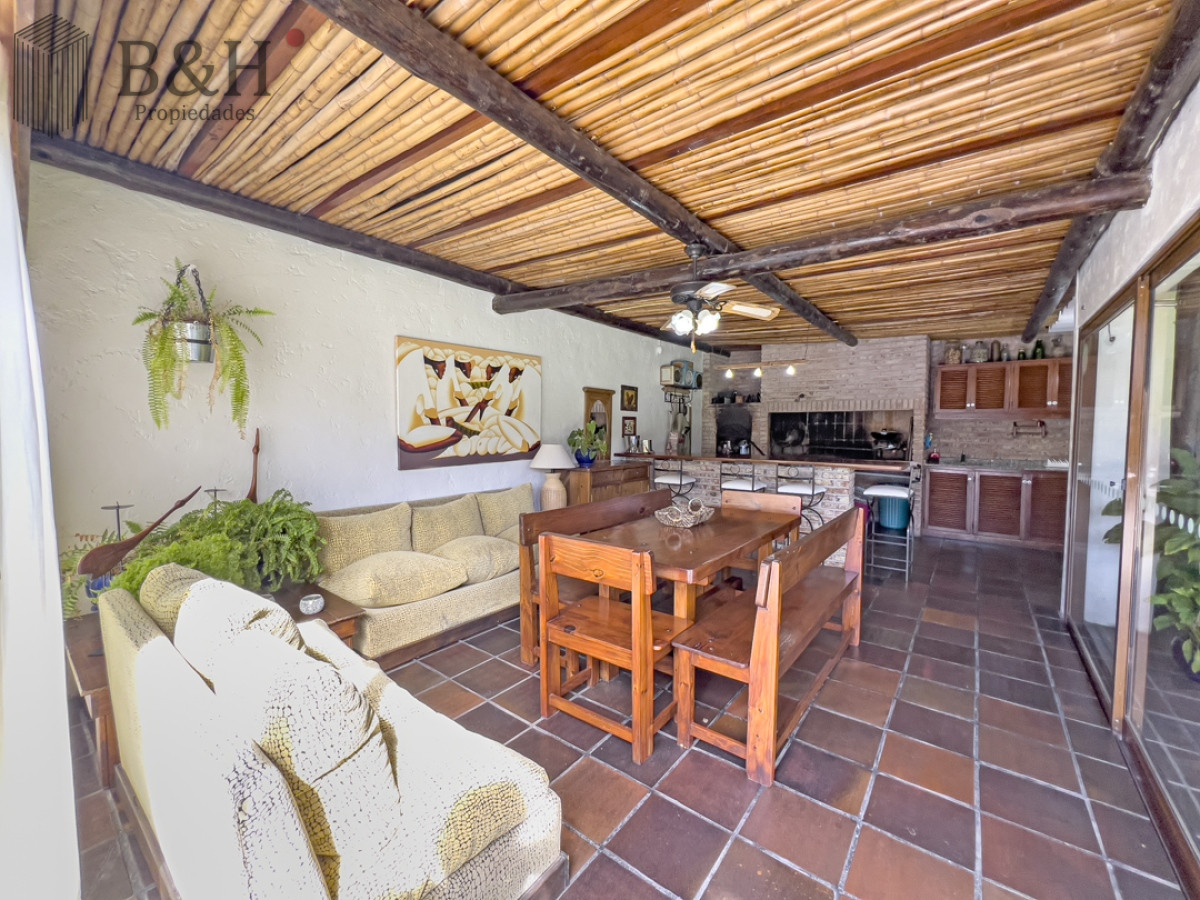 Casa ID.2363 - Casa en Pinares  a 3 cuadras de la playa