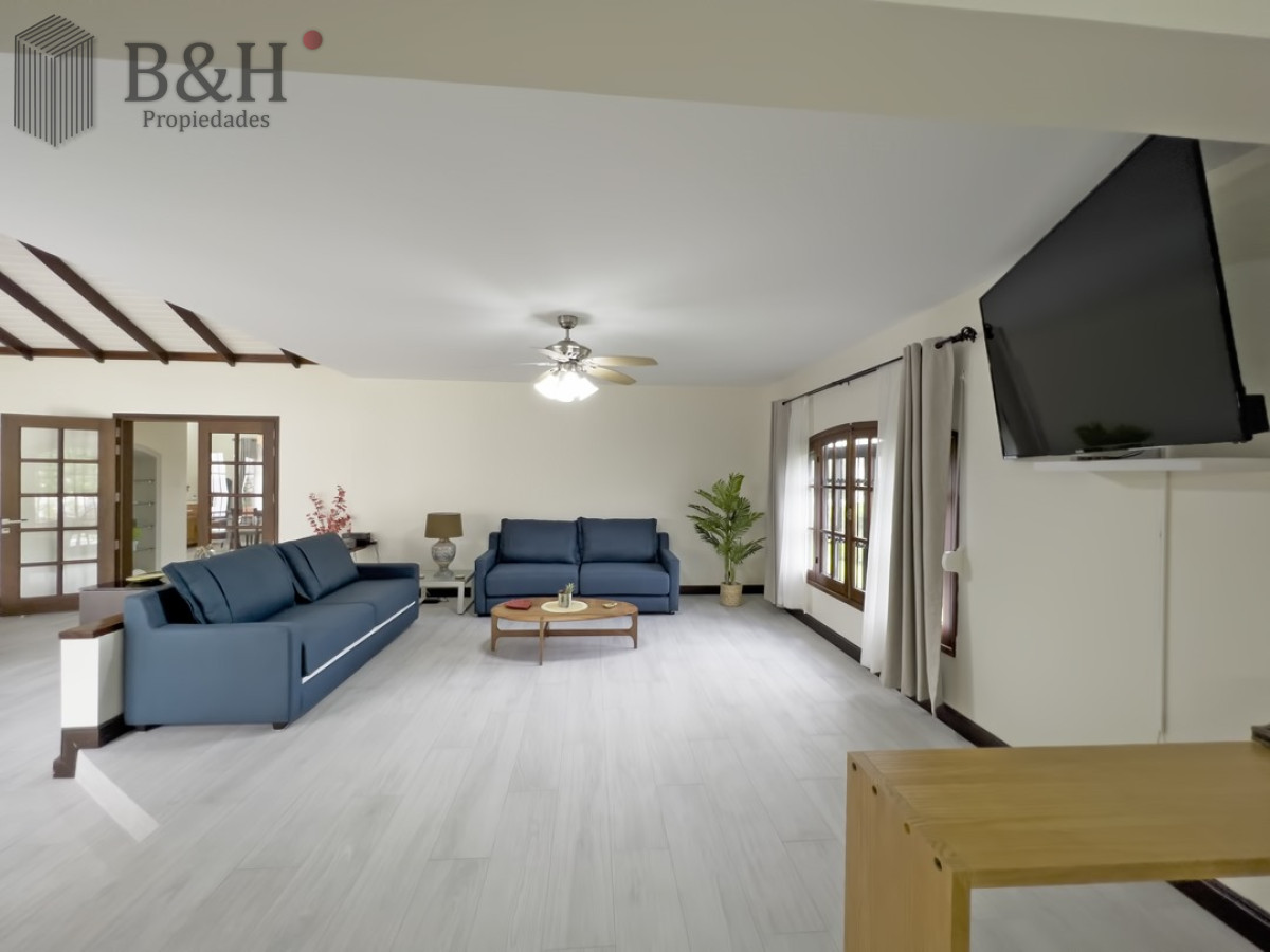 Casa ID.1758 - Excelente propiedad ubicada a pasos del mar. 