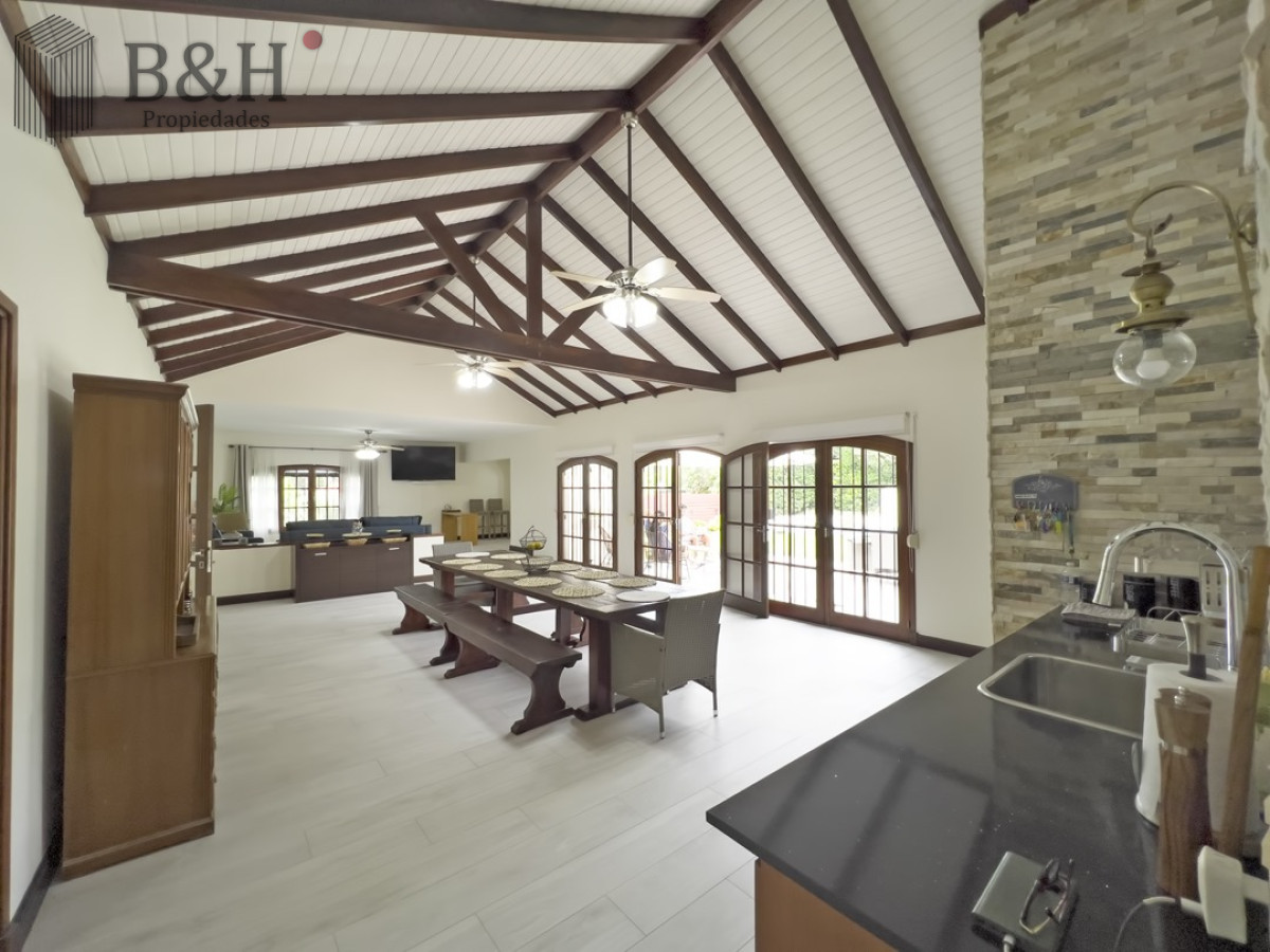 Casa ID.1758 - Excelente propiedad ubicada a pasos del mar. 