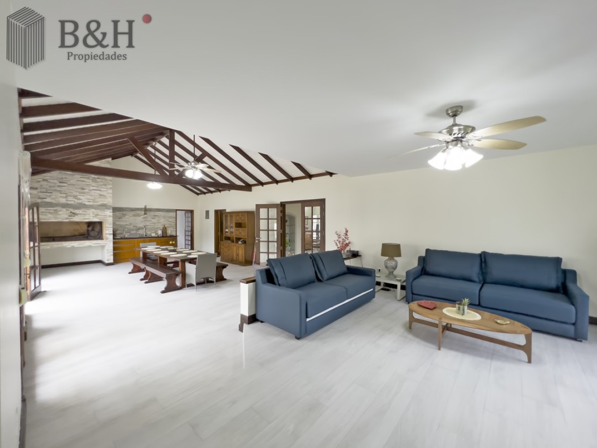 Casa ID.1758 - Excelente propiedad ubicada a pasos del mar. 
