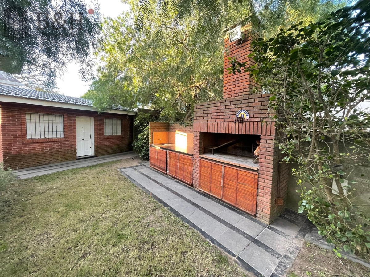 Casa ID.5412 - Casa 4 dormitorios en Venta, Alquiler anual y de verano