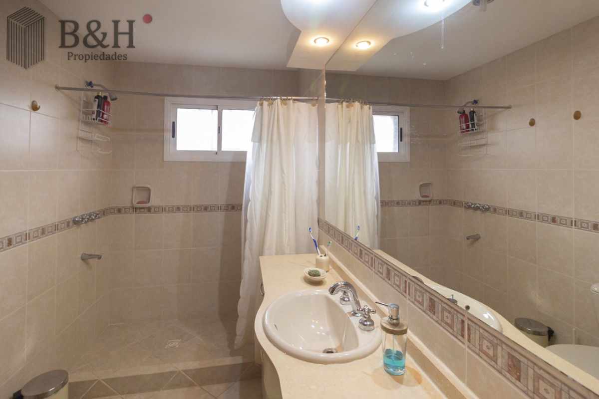 Casa ID.5412 - Casa 4 dormitorios en Venta, Alquiler anual y de verano