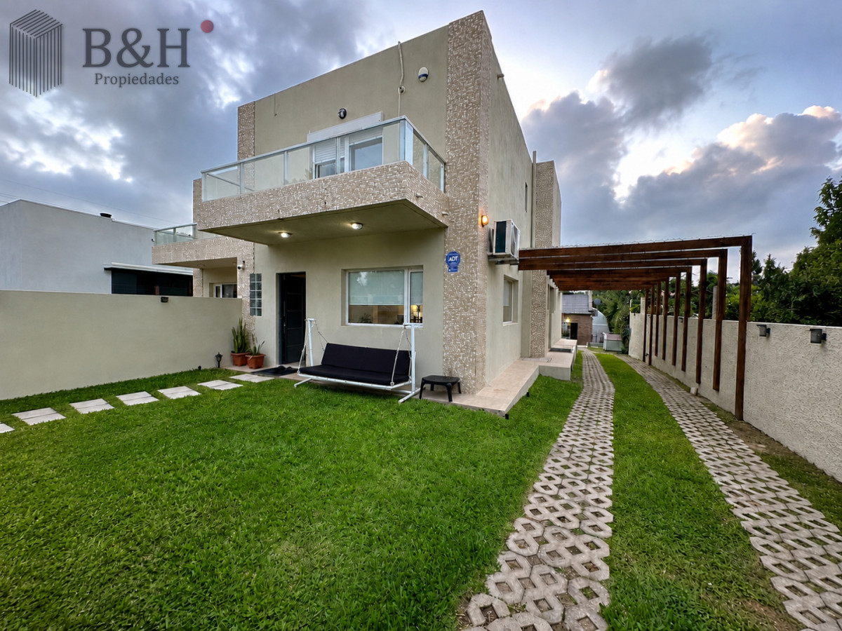 Casa ID.7776 - Casa 4 dormitorios alquiler anual Pinares