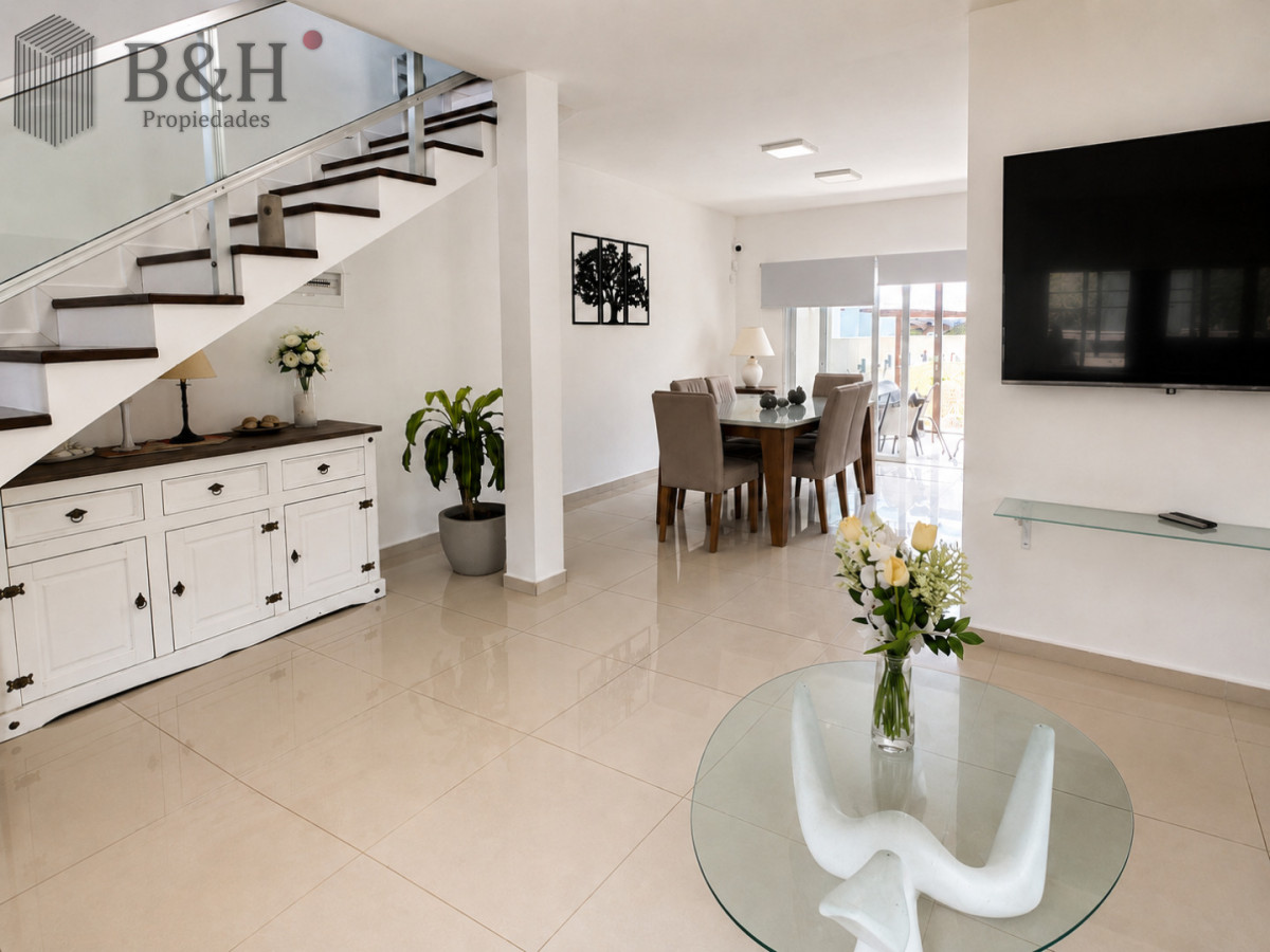 Casa ID.7776 - Casa 4 dormitorios alquiler anual Pinares