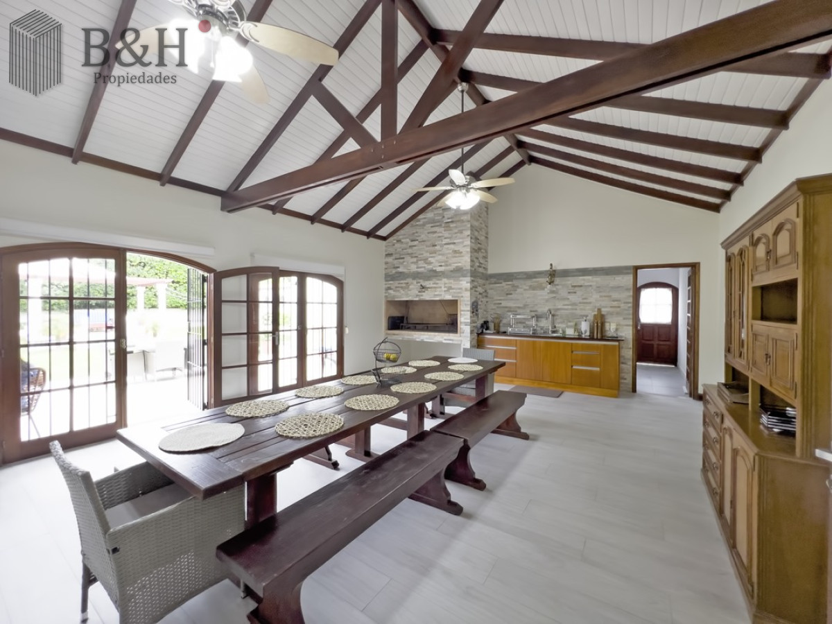 Casa ID.1758 - Excelente propiedad ubicada a pasos del mar. 