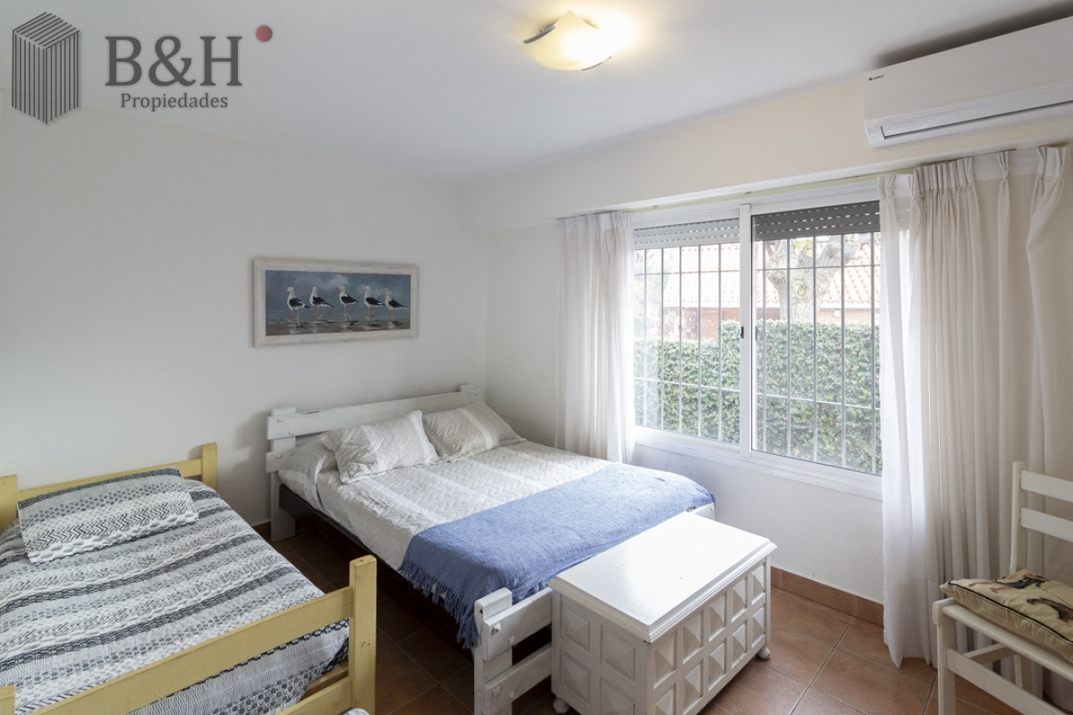 Casa ID.5412 - Casa 4 dormitorios en Venta, Alquiler anual y de verano