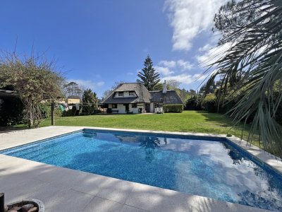 Casa en Pinares  a 3 cuadras de la playa