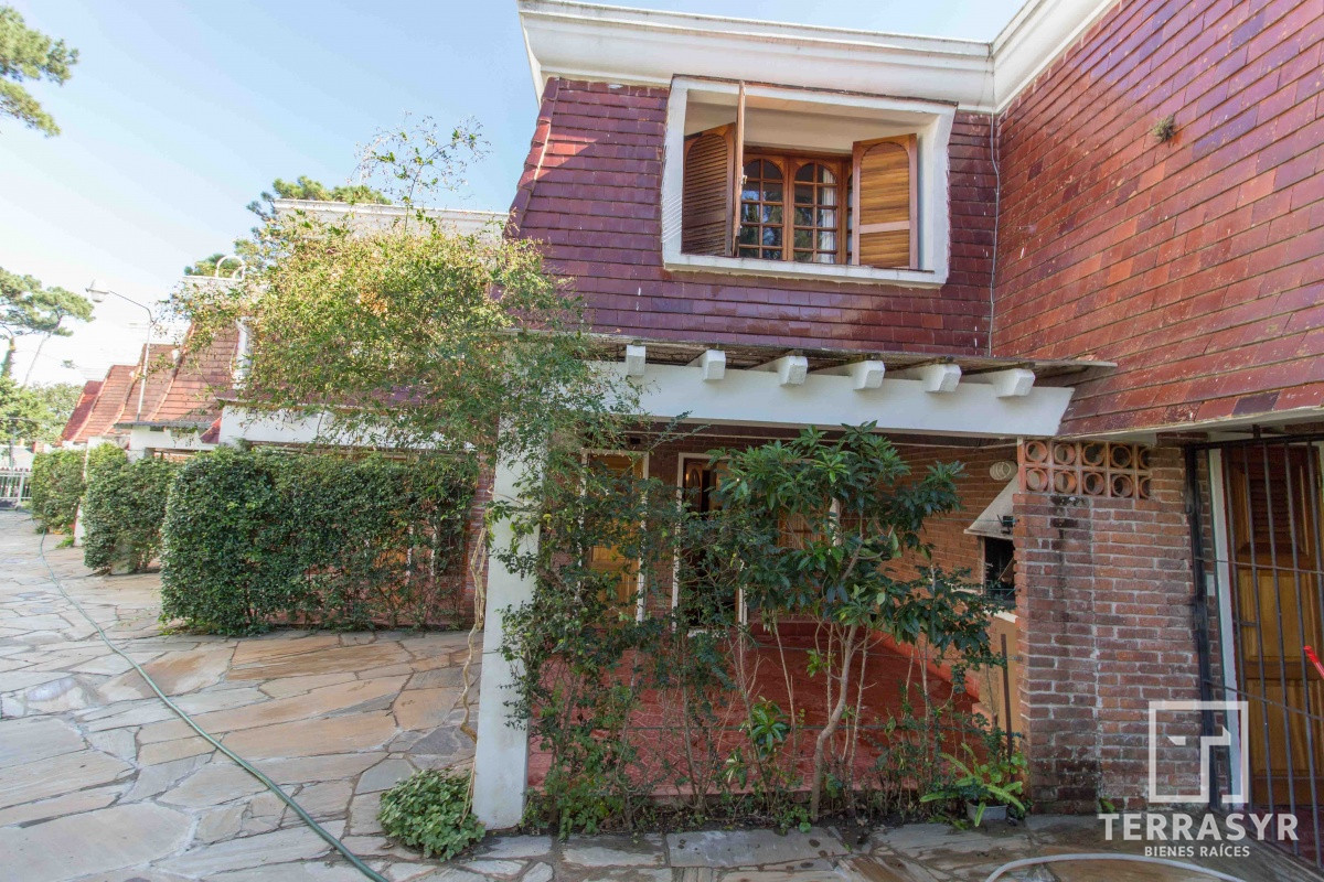 Apartamento ID.151 - Apartamento en venta en Mansa Punta del Este, 2 dormitorios, 2 baños