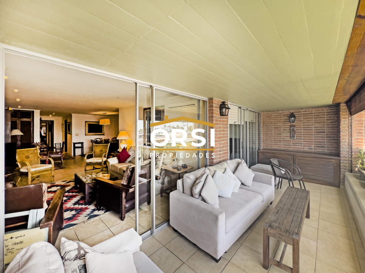 Apartamento ID.251 - VENTA Departamento 4 dormitorios frente a Puerto