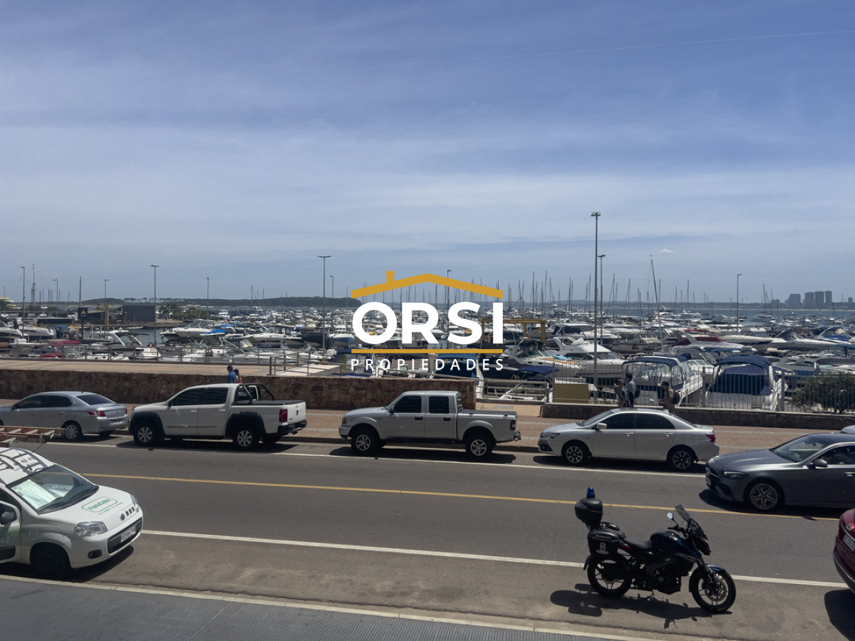 Apartamento ID.251 - VENTA Departamento 4 dormitorios frente a Puerto