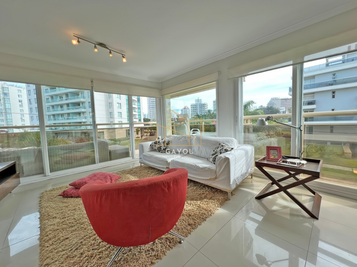 Apartamento ID.227 - Apartamento en venta y alquiler en Brava Punta del Este, 3 dormitorios, 2 baños