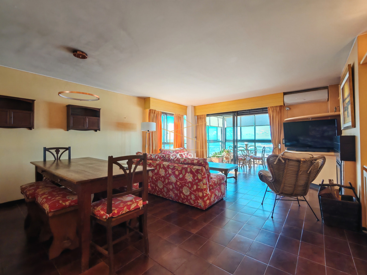 Apartamento ID.682 - Alquiler anual frente al mar de 3 dormitorios