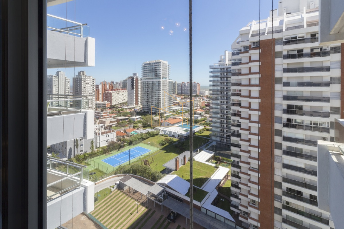 Apartamento ID.551 - Apartamento en Alquiler en Punta del Este 2 dormitorios y medio 