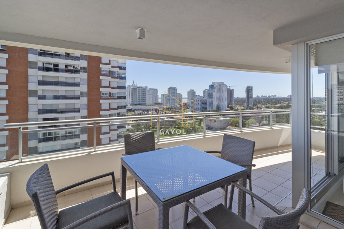 Apartamento ID.551 - Apartamento en Alquiler en Punta del Este 2 dormitorios y medio 