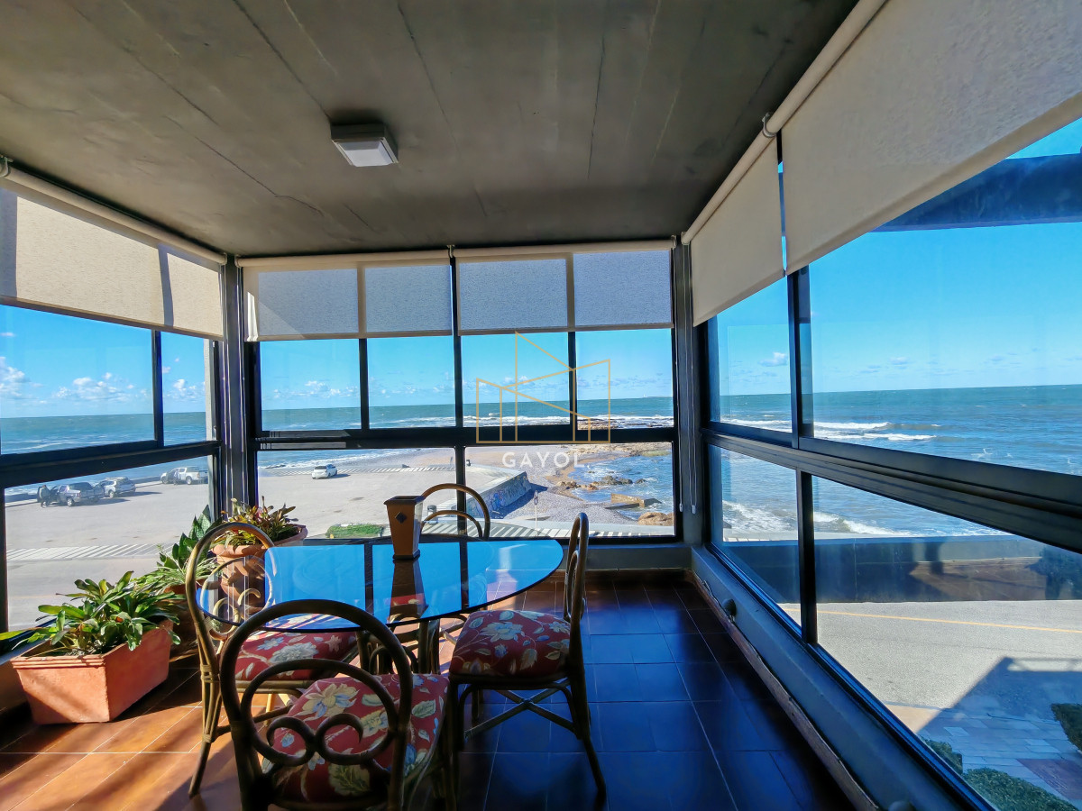 Apartamento ID.682 - Alquiler anual frente al mar de 3 dormitorios