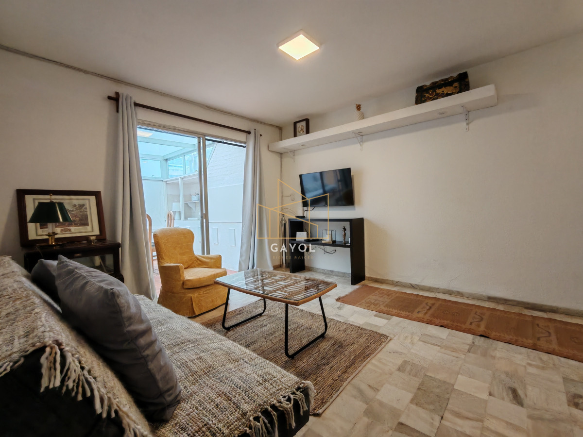 Apartamento ID.680 - Alquiler anual de 1 dormitorio con garaje