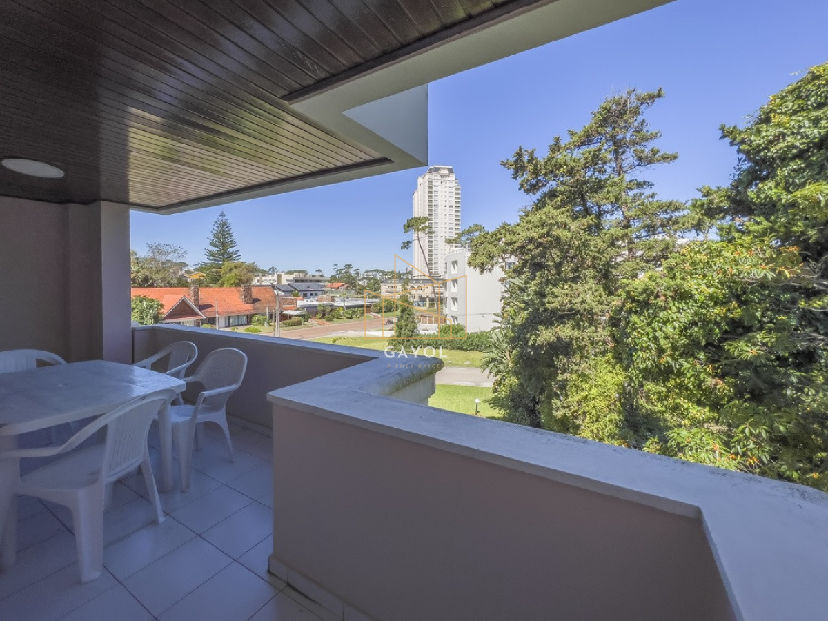 Apartamento ID.623 - Apartamento en venta en Mansa Punta del Este, 3 dormitorios, 2 baños
