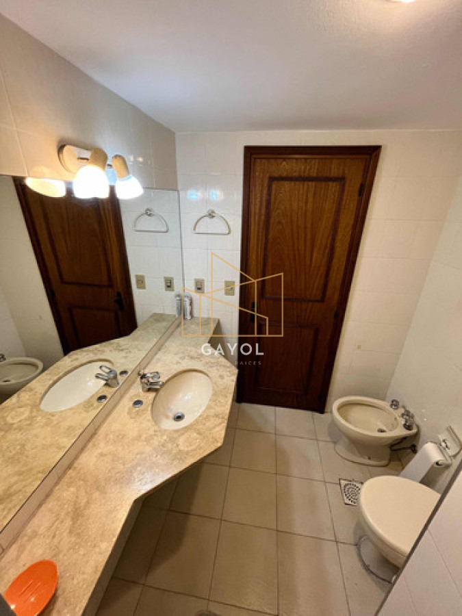 Apartamento ID.624 - Venta departamento en playa mansa, 3 dormitorios, parrillero propio