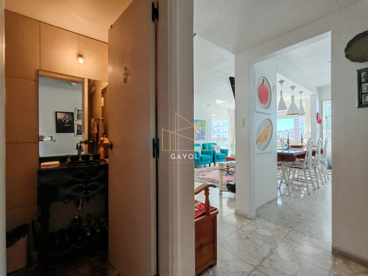 Apartamento ID.712 - Torre Libertador en venta reciclado de dos dormitorios 